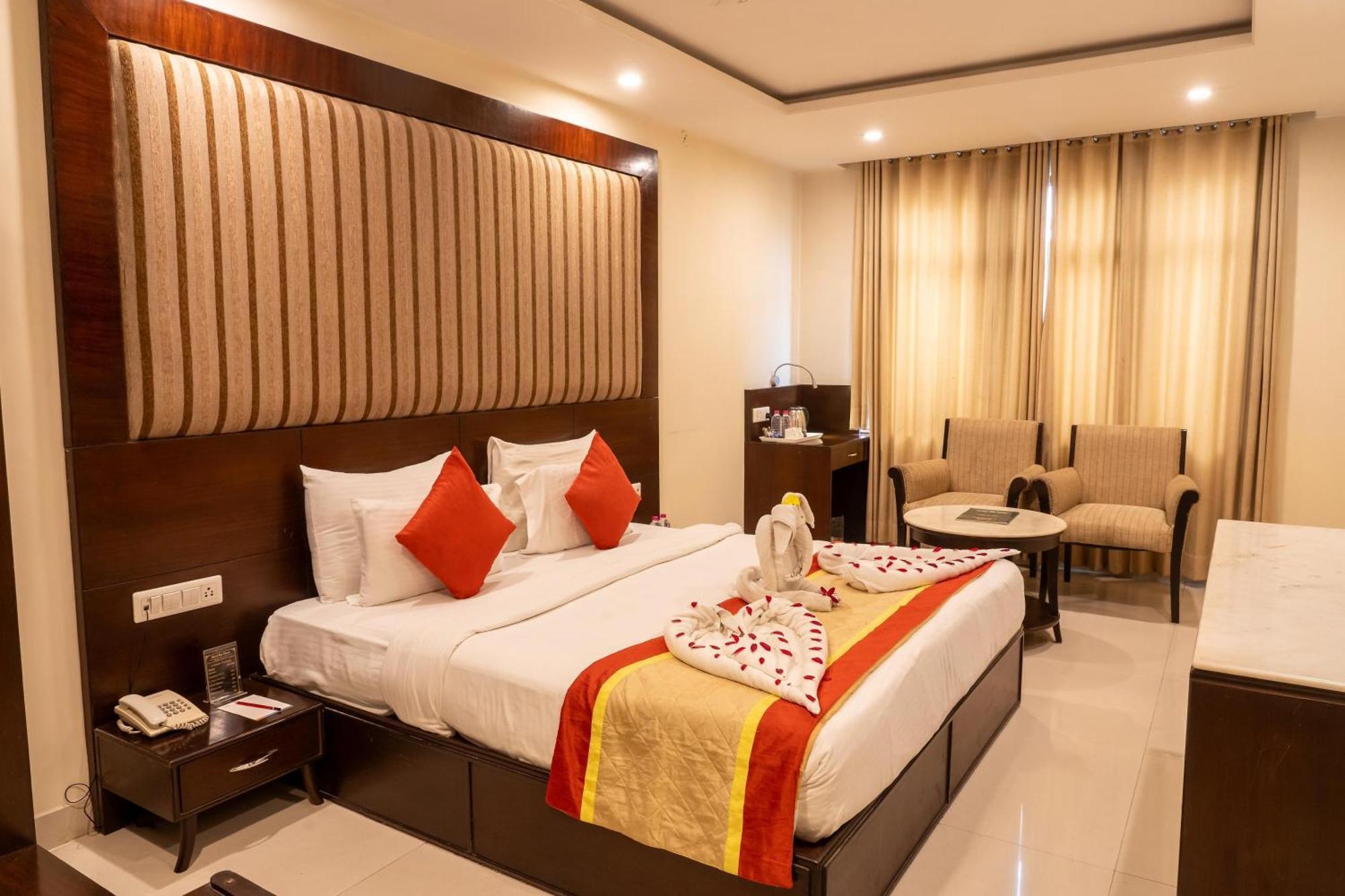 Cosmos Raj Plaza Hotel Jaipur